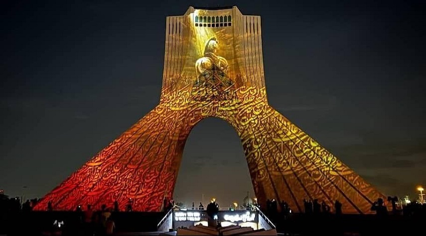 نقش عاشورا بر برج آزادي +عكس