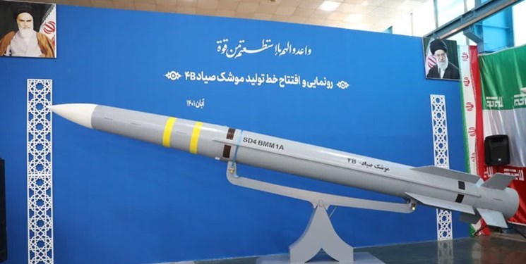 الدفاع الايرانية تزيح الستار عن صاروخ "صياد 4B" 