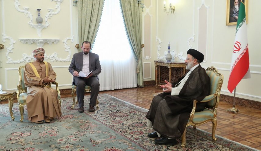 رئيسي: العلاقات بين طهران ومسقط قوية و تتوسع يوما بعد يوم