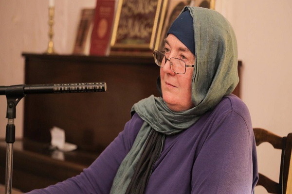  مترجمة القرآن باللغة الإنجليزية ، أفضل امرأة مسلمة لهذا العام