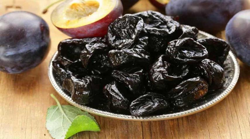 للوقاية من هشاشة العظام ...عليكم ب"البرقوق المجفف"