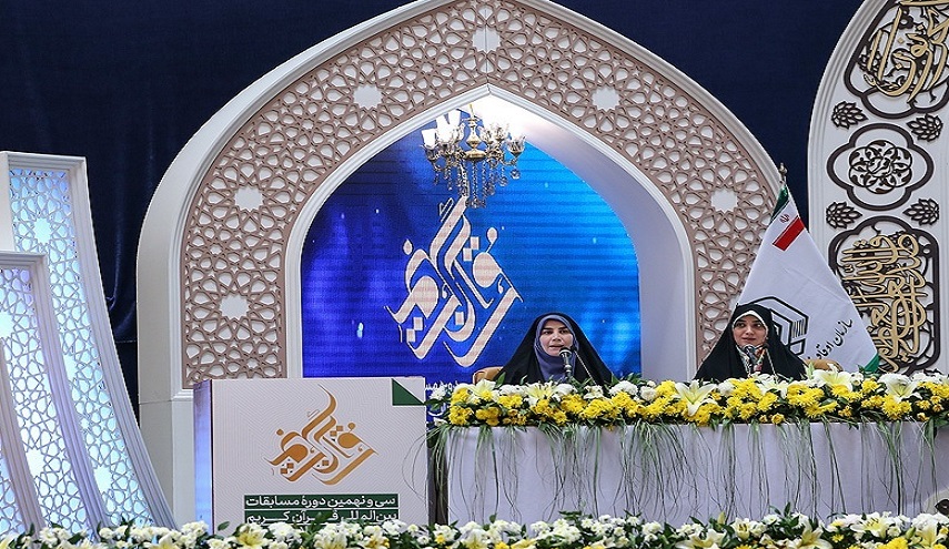 اليوم الثاني من مسابقات إيران الدولية للقرآن لفئة الإناث +الصور