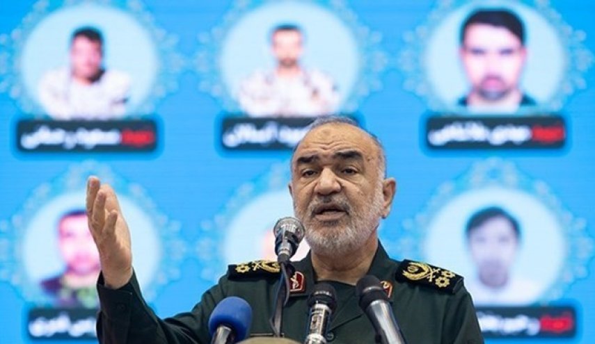 اللواء سلامي: العدو أخفق في الحاق الهزيمة بالشعب الإيراني
