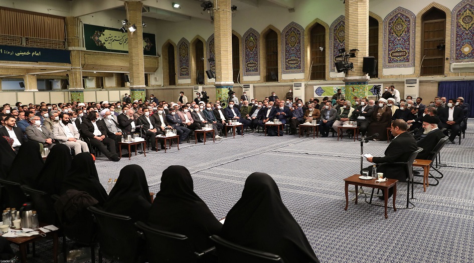 الامام الخامنئي يستقبل عدداً من الشعراء واساتذة الادب الفارسي