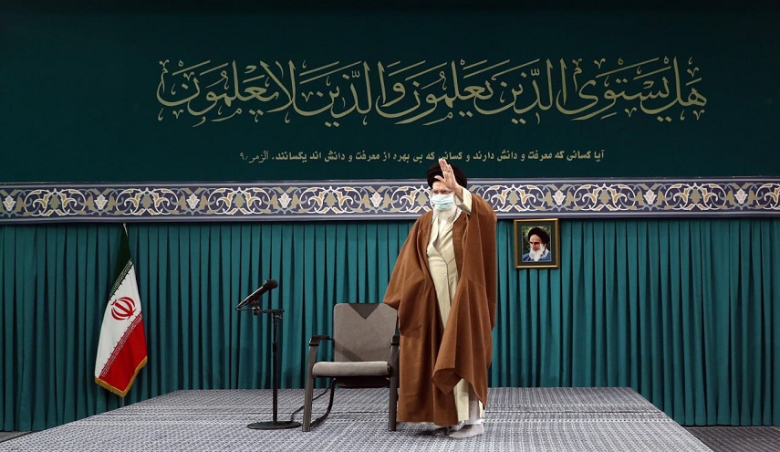 الامام الخامنئي مخاطبا المعلمين: المعلم هو مهندس مستقبل البلاد