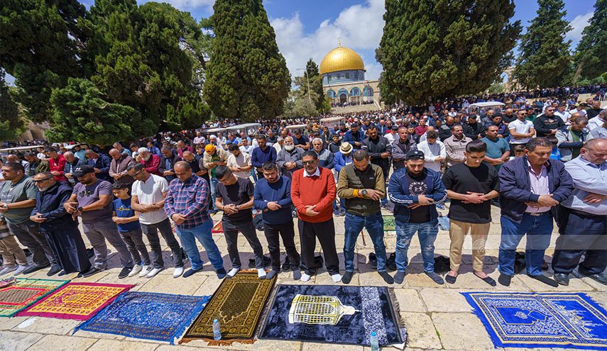 اكثر من 40 ألفا يصلون الجمعة بالمسجد الأقصى