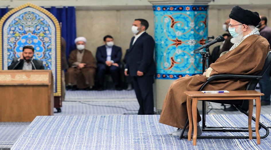 الامام الخامنئي : الاسلام يمارس القضاء على  التمييز العنصري والعرقي في مناسك الحج 