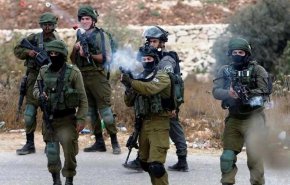 اندلاع اشتباكات وإصابة شاب فلسطيني برصاص الاحتلال في مخيم شعفاط