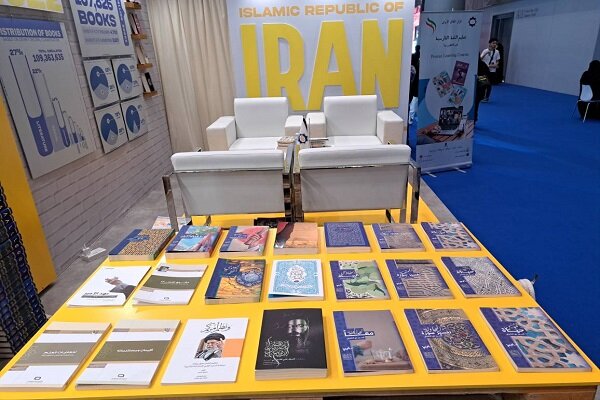 عرض كتب سماحة الامام الخامنئي في معرض الدوحة للكتاب