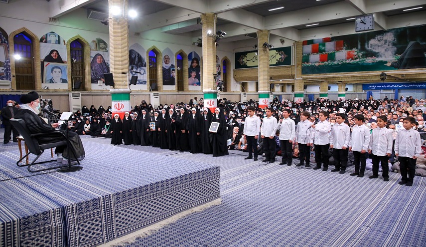 الامام الخامنئي:  الشهداء نماذج حية للبلاد وجيل الشباب