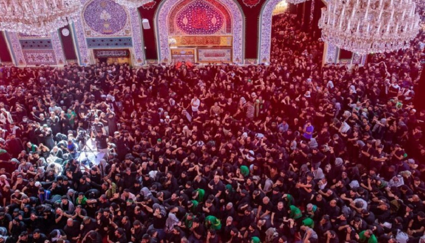 برگزاري مراسم مقتل خواني در عتبه حسيني در روز عاشورا