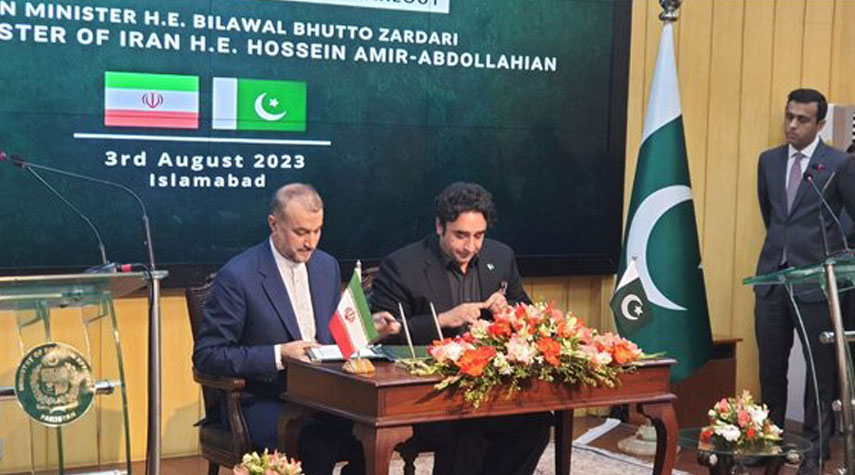  إيران وباكستان توقعان 4 وثائق ومذكرات تعاون 