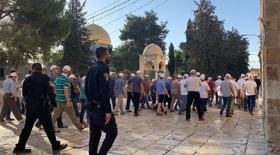 فلسطين المحتلة ... مستوطنين صهاينة يقتحمون المسجد الاقصى المبارك 