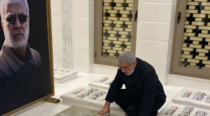  قائد فيلق القدس يزور مرقد الشهيد ابو مهدي المهندس 