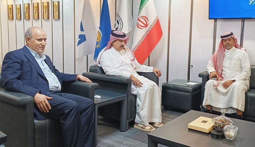  رئيس الاتحاد الوطني لكرة القدم يلتقي السفير السعودي في طهران 