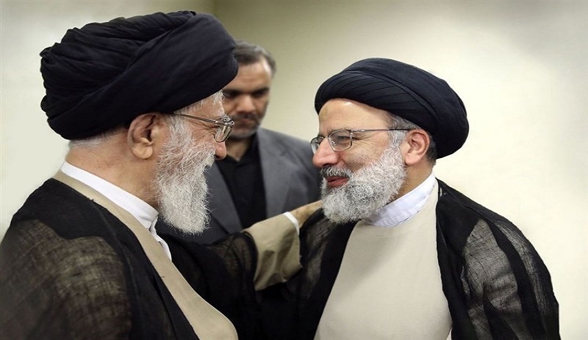 الامام الخامنئي يستقبل رئيس الجمهورية قبيل زيارته الى نيويورك