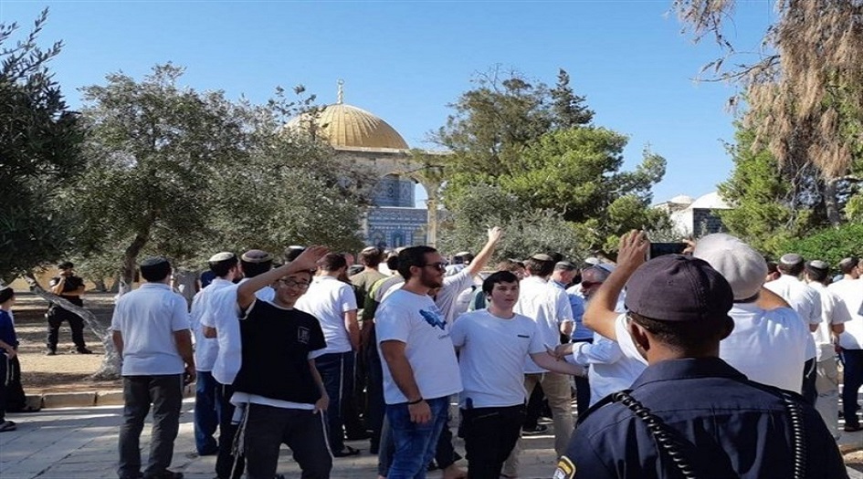 بحماية شديدة من شرطة الاحتلال.. عشرات المستوطنين يقتحمون الاقصى