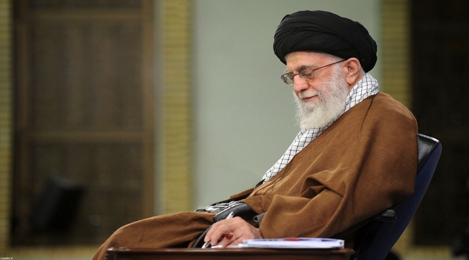 الامام الخامنئي  يعزي بوفاة اية الله صلواتي (ره)