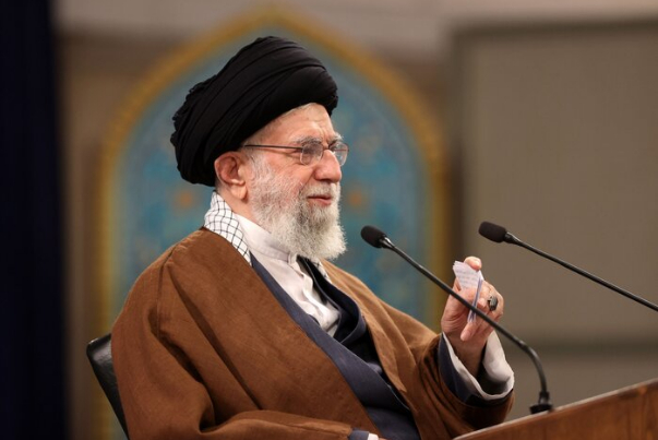 الامام الخامنئي: ليعلم الجميع ان أخوة الشعب الإيراني مع الشعوب المسلمة الأخرى حقيقية