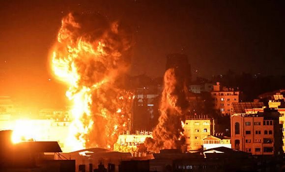 الاحتلال يستهدف محيط مستشفى القدس 