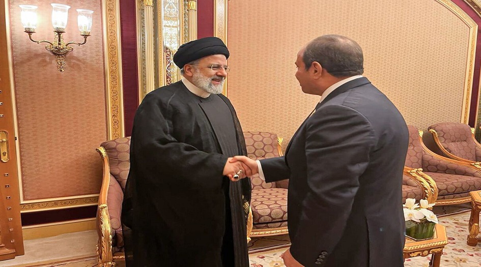 على هامش قمة الرياض... الرئيس الايراني يلتقي مع ولي العهد السعودي ونظيره المصري 