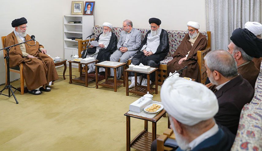 الامام الخامنئي يستقبل اعضاء مجلس صيانة الدستور  