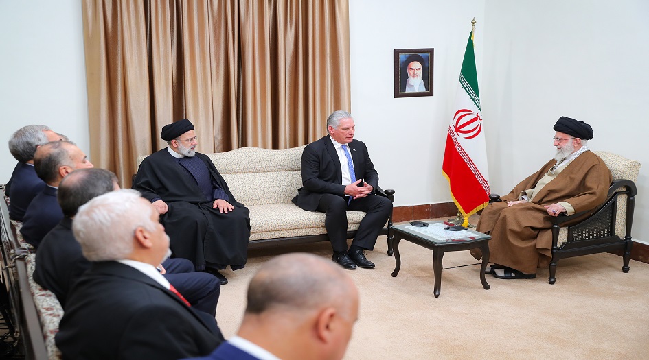 خلال استقباله الرئيس الكوبي ... الامام الخامنئي يدعو لتشكيل تحالف عالمي ضد بلطجة امريكا والغرب