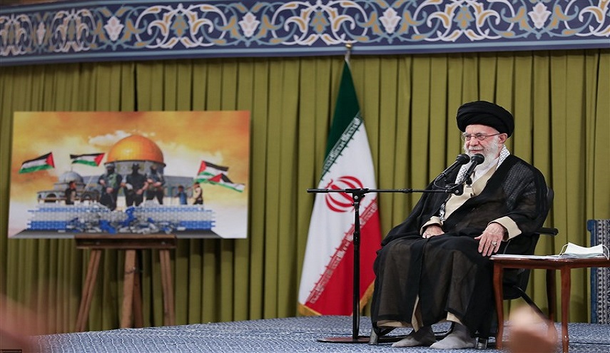  الإمام الخامنئي يستقبل جمعاً من أهالي خوزستان وكرمان يوم غد السبت 