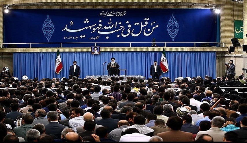  الإمام الخامنئي: العالم الإسلامي سيشهد زوال الغدة السرطانية الصهيونية 