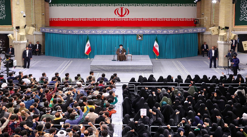 الامام الخامنئي: على الجميع النظر الى الانتخابات من منظور المصالح الوطنية وليس من منظور فئوي وجماعي