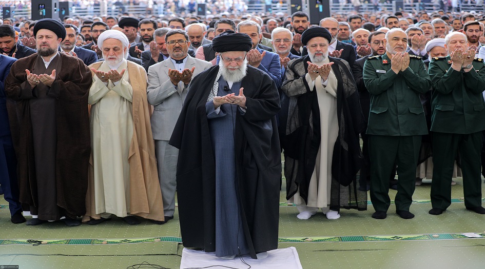 شاهد بالصور....  صلاة عيد الفطرالسعيد  بإمامة الامام الخامنئي في طهران 