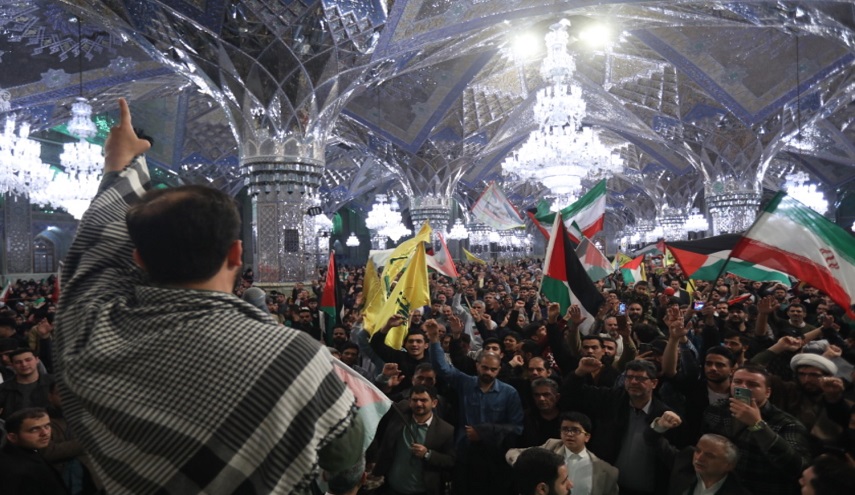 شاهد.. احتفالات في حرم الامام الرضا (ع) بعد الهجوم الايراني على الكيان الصهيوني