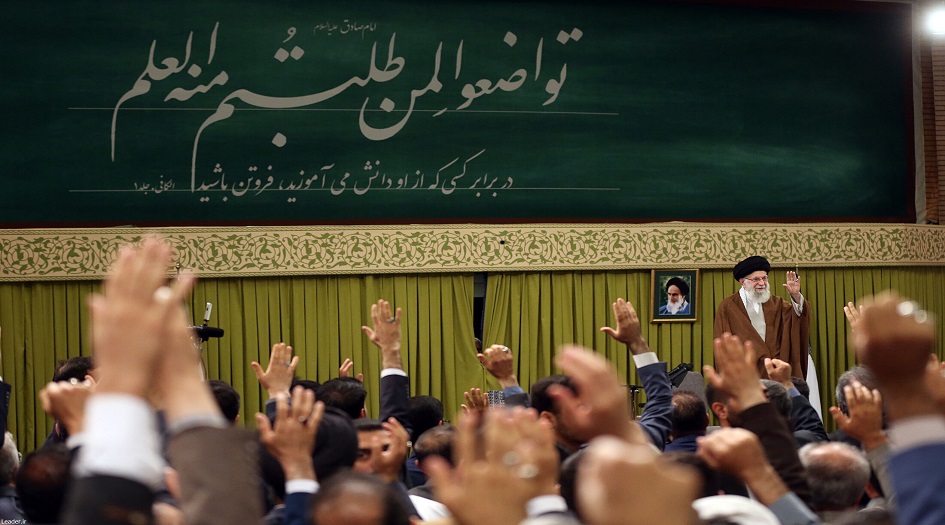   الامام الخامنئي يستقبل حشدا من المعلمين من كافة أنحاء البلاد+ صور