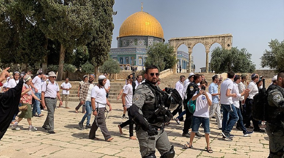مستوطنون  يقتحمون باحات  "المسجد الأقصى" وينفذون  جولات استفزازية