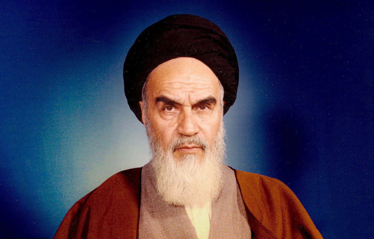 الامام الخميني: لنرجع إلى الإسلام المحمّدي الحنيف..