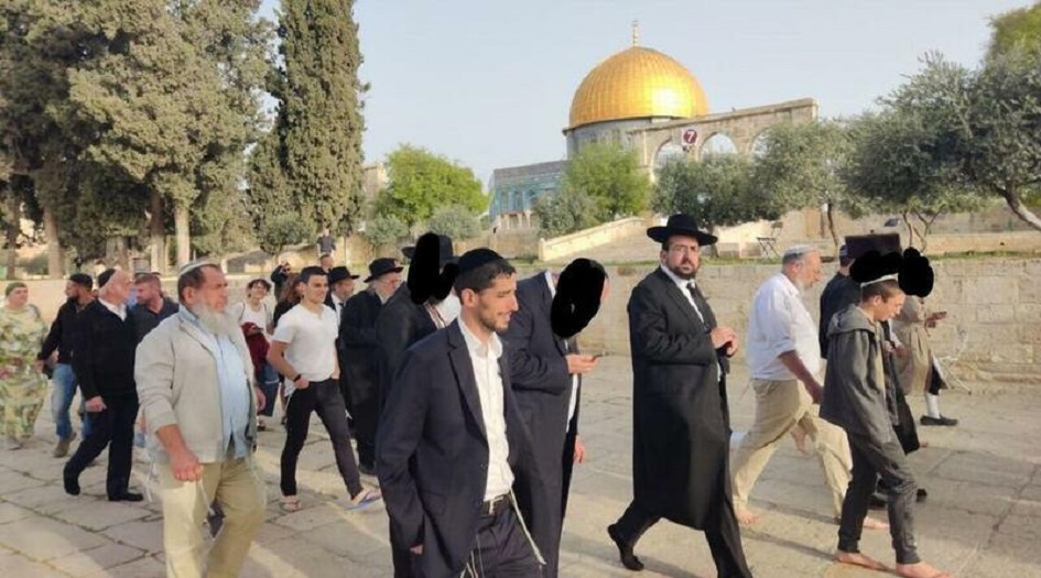 بحماية شرطة الاحتلال... مستوطنون   يقتحمون باحات المسجد الأقصى المبارك