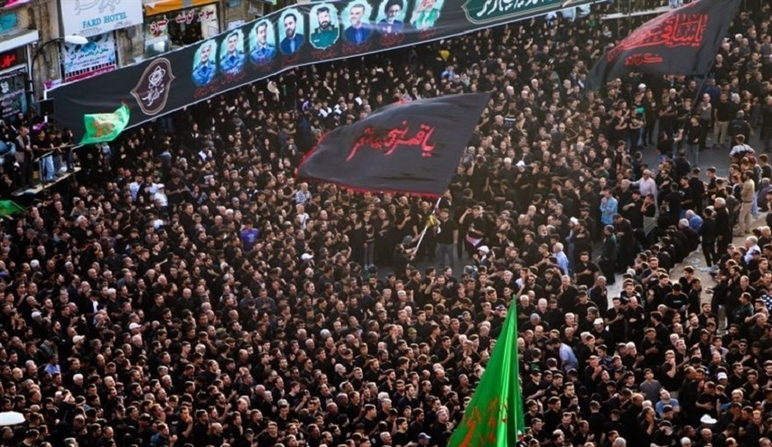 الملايين في إيران يحيون ذكرى استشهاد الامام الحسين (ع) 