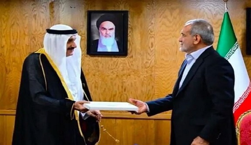  الرئيس بزشكيان يتسلم رسالة خطية من الملك السعودي 
