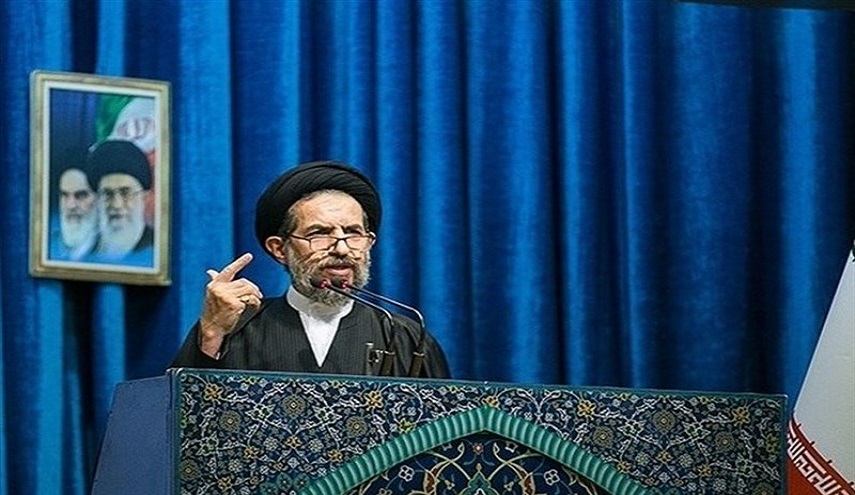 خطيب جمعة طهران: لا ينبغي للمجتمع الإنساني أن يتحرك بغير العلم والمعرفة