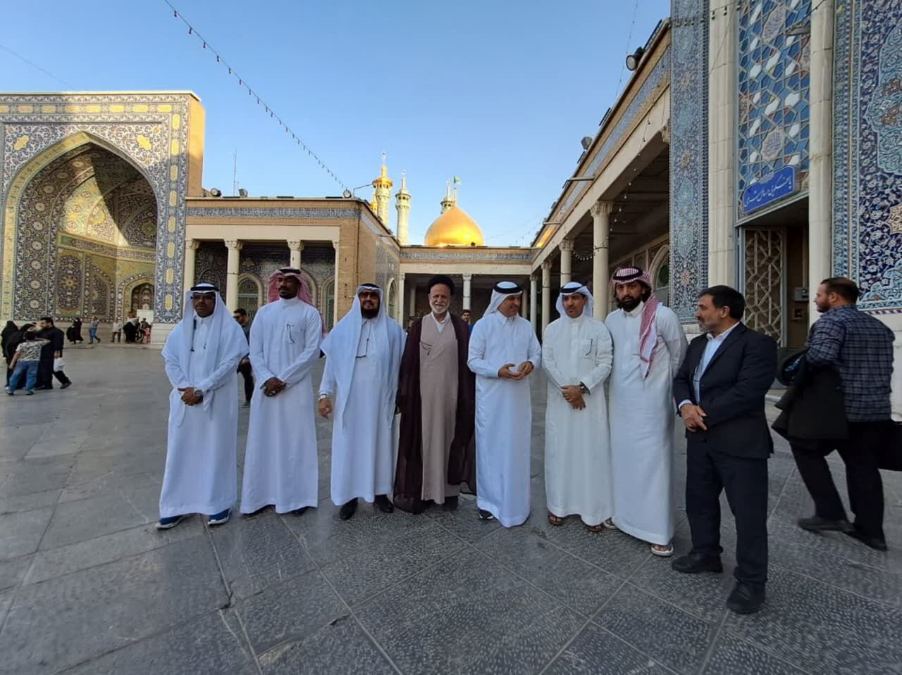  السفير السعودي يزور مرقد السيدة المعصومة (س) 