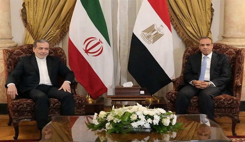 عراقجي يلتقي نظيره المصري في القاهرة ويبحثان سبل وقف جرائم الكيان 
