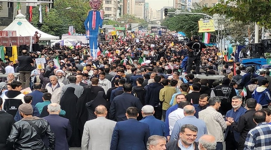  مسيرات حاشدة في إيران بمناسبة اليوم الوطني لمقارعة الاستكبار العالمي 