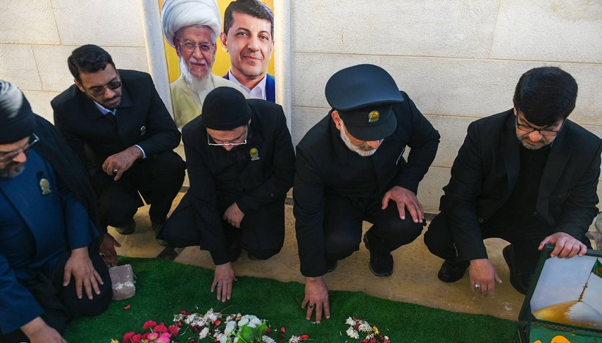 اداي احترام خادمان بارگاه منور رضوي به شهداي ضاحيه و صيدا 