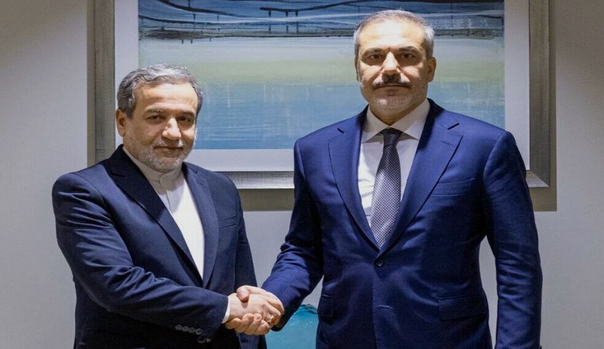 عراقجي يبحث مع نظيره التركي فيدان آخر التطورات في سوريا 