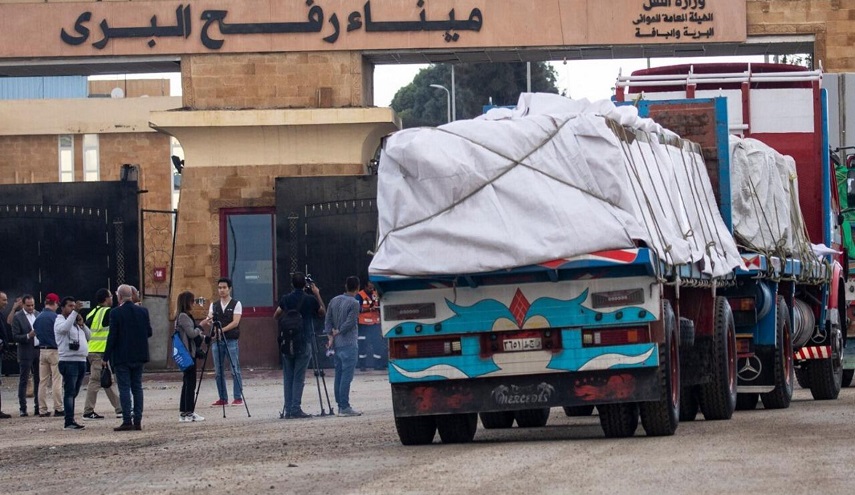 الاحتلال يسمح بدخول المساعدات الإنسانية الى القطاع ثم ينهبها