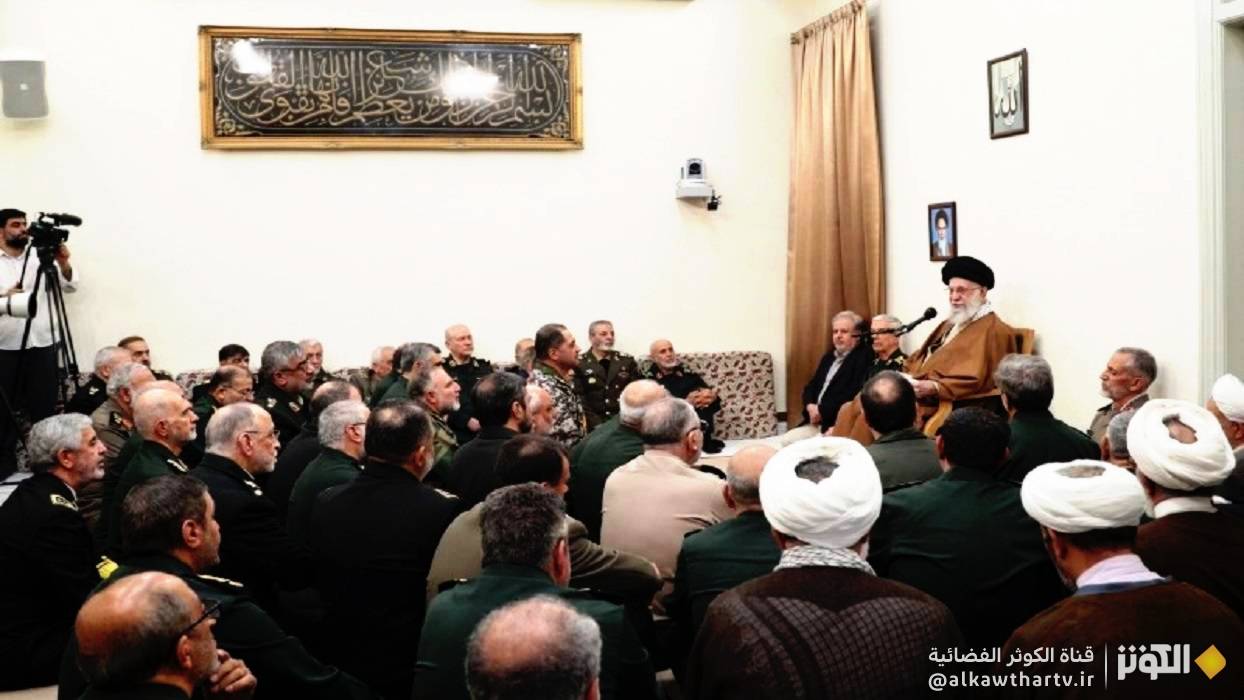  الامام الخامنئي يؤكد ضرورة التعزيز المتواصل للجهوزية القصوى 
