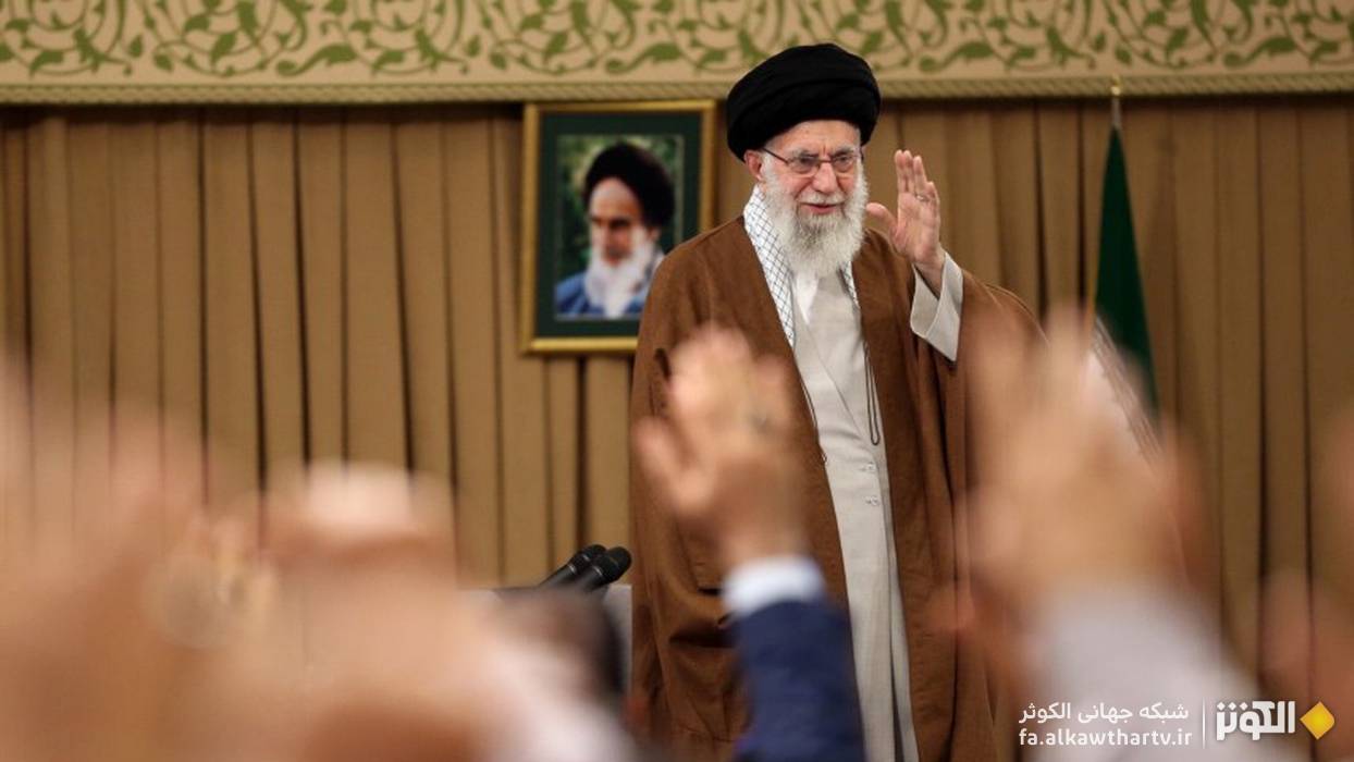 رهبر معظم انقلاب: كارگران، ستون اصلي ثبات جامعه و محور سرمايه‌گذاري در توليد
