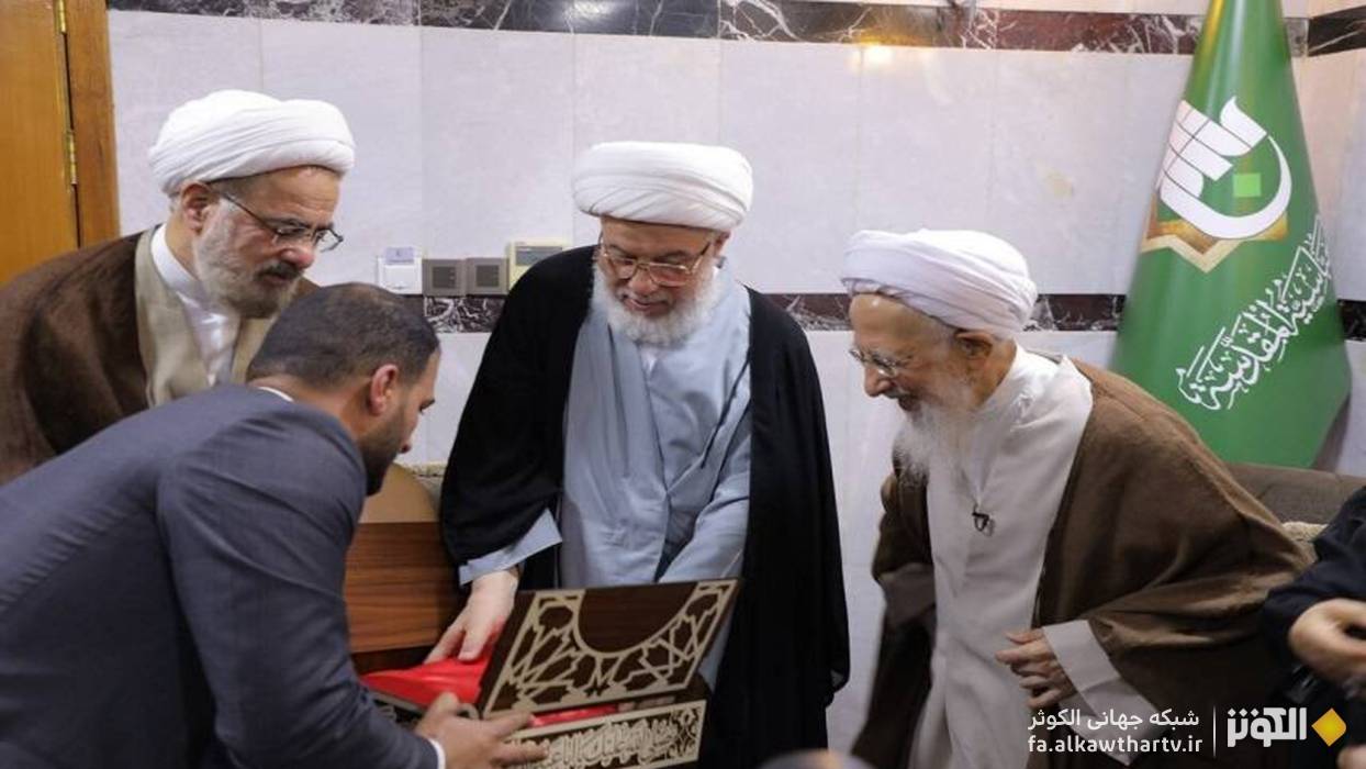 اهداي پرچم‌هاي متبرك به آيت‌الله جوادي آملي؛ تجليل از مقام علمي و معنوي
