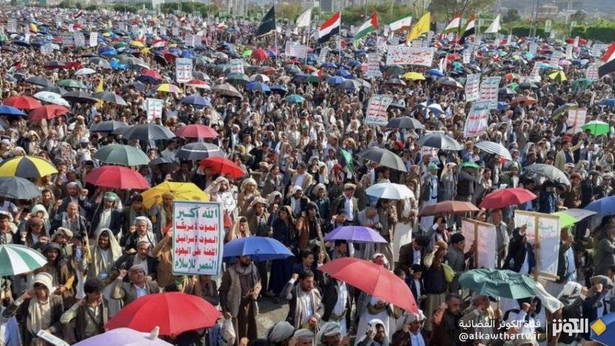  تظاهراتٌ حاشدة في صنعاء: موقفُنا ثابتٌ ضد مخططات الأعداء بفلسطين وسوريا 