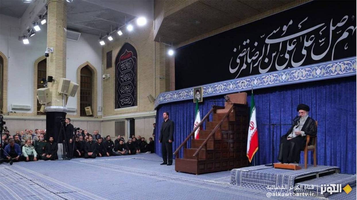 الإمام الخامنئي: الشعب الإيراني لن يخضع لمطالب أمريكا المهينة 